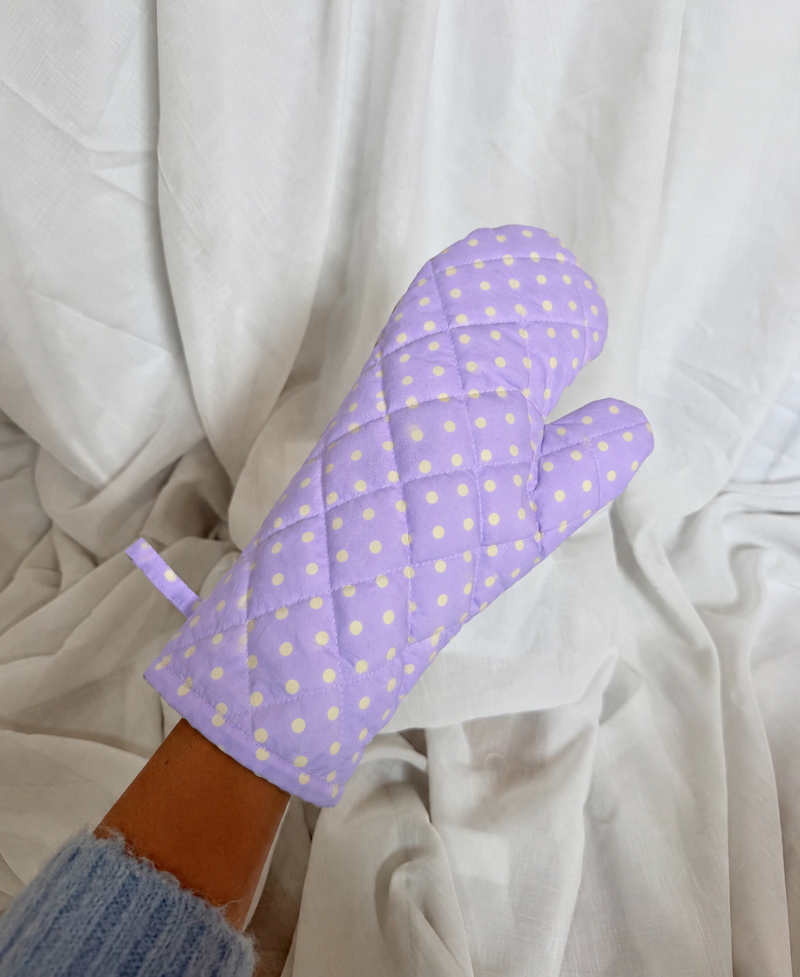 Kuchyňská chňapka s puntíky | levandulová