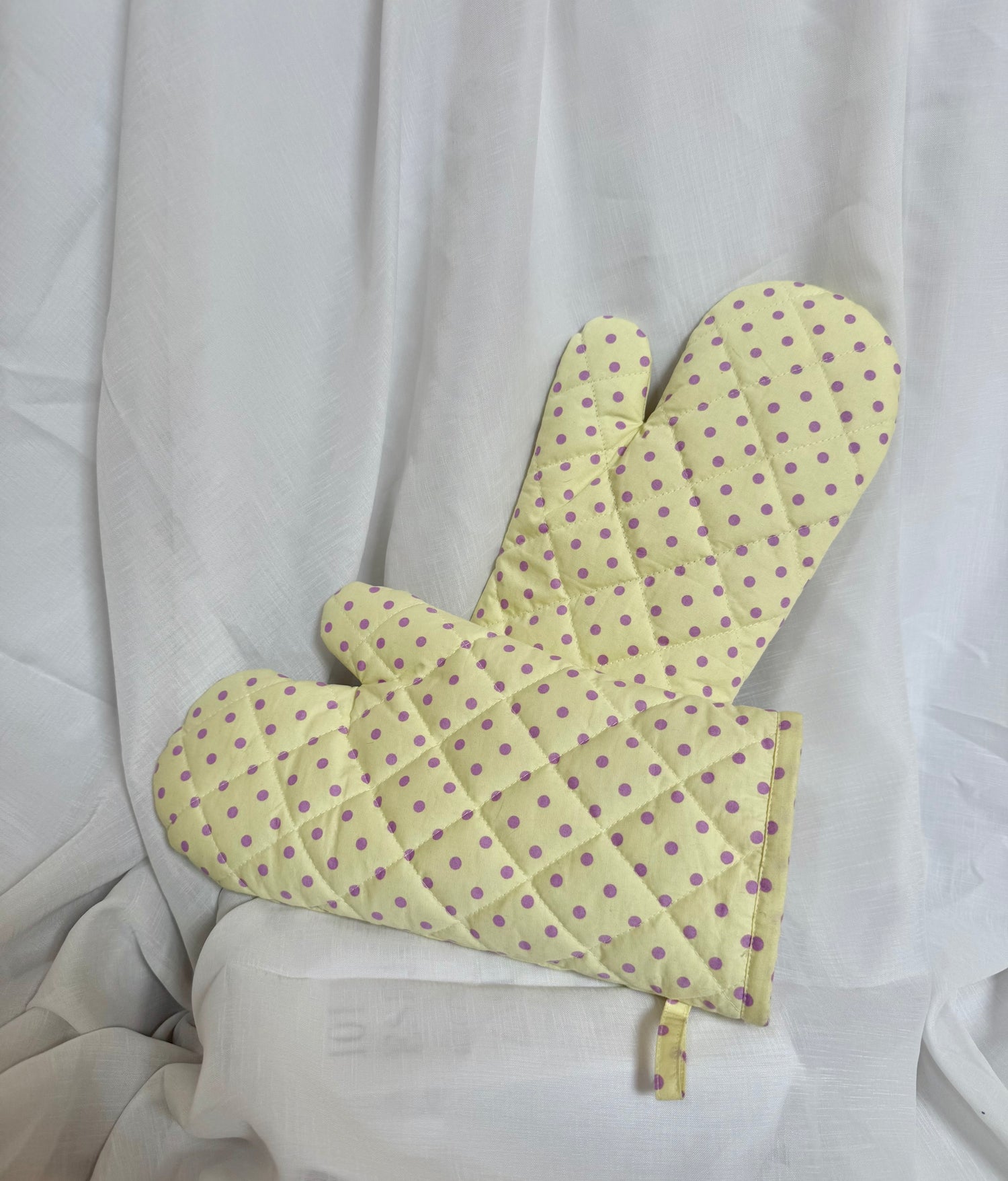 Kuchyňská chňapka s puntíky | butter yellow