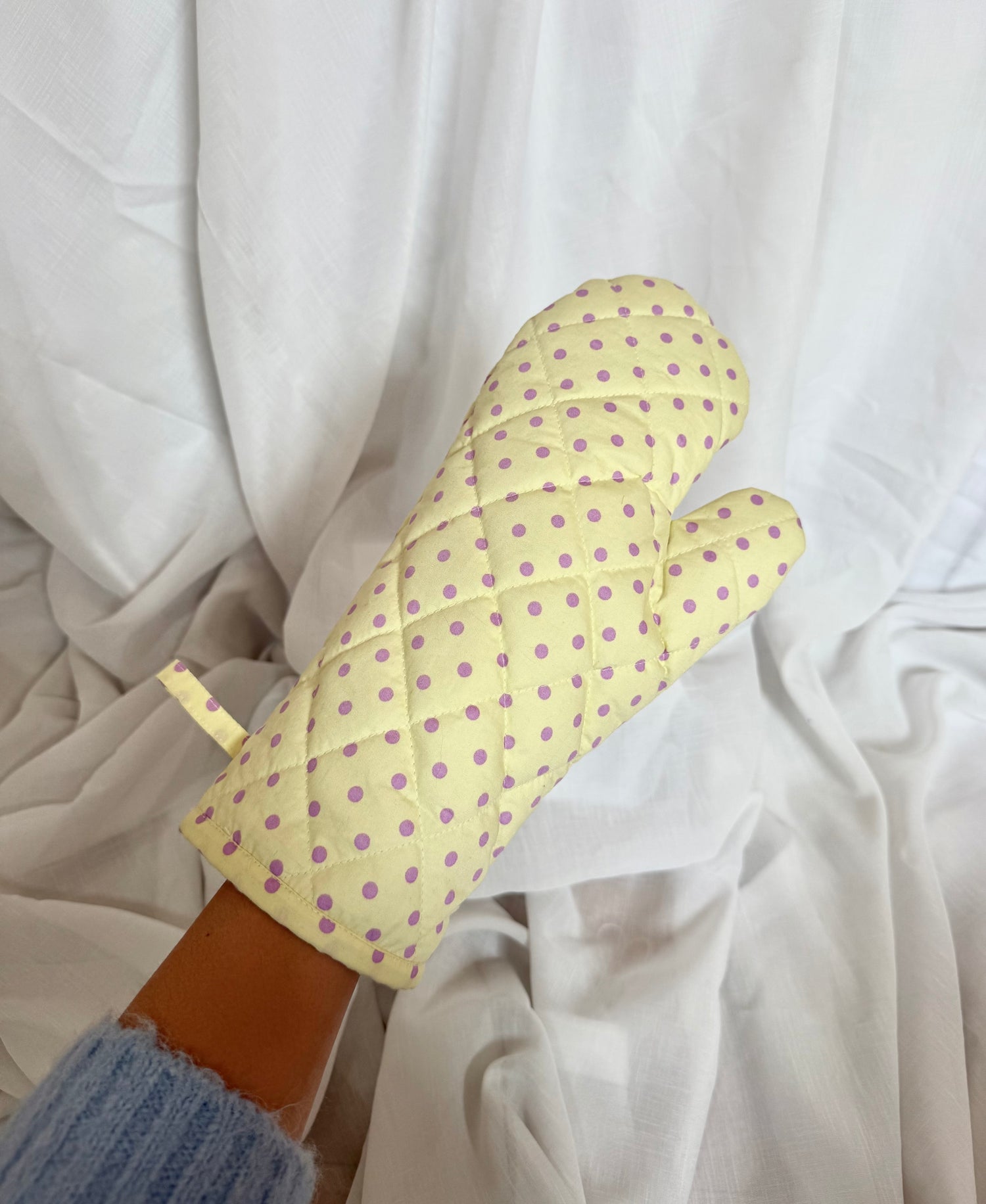 Kuchyňská chňapka s puntíky | butter yellow